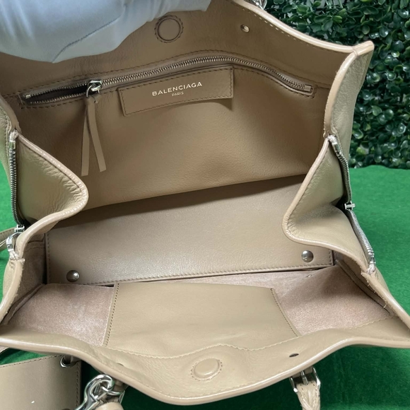 Balenciaga Beige Leather Satchel - Picture 7 of 11